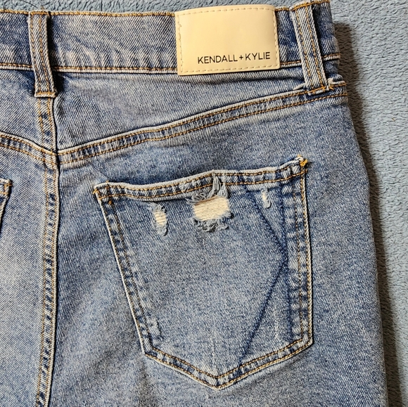 Kendall & Kylie Pants - Kendall + Kylie Shorts 7/28 The Icon Short Distressed Cut Off Denim Blue Size 28